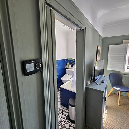 The Lodge Stanwell Extérieur photo