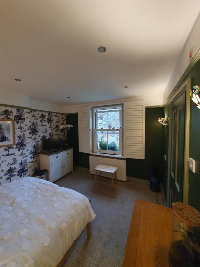 The Lodge Stanwell Extérieur photo