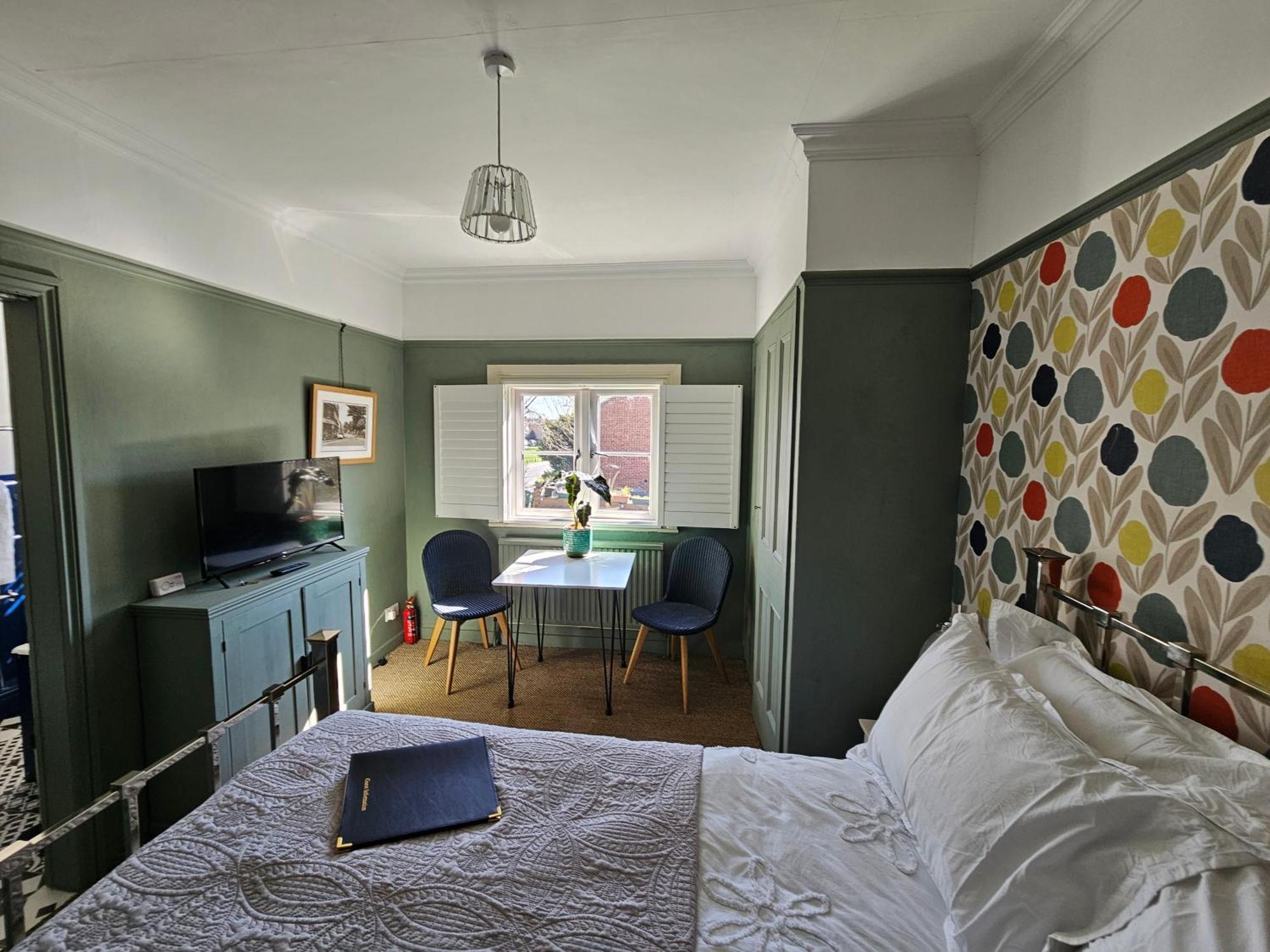 The Lodge Stanwell Extérieur photo